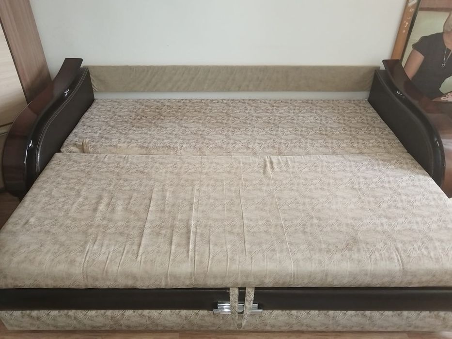 Двух яростный диван