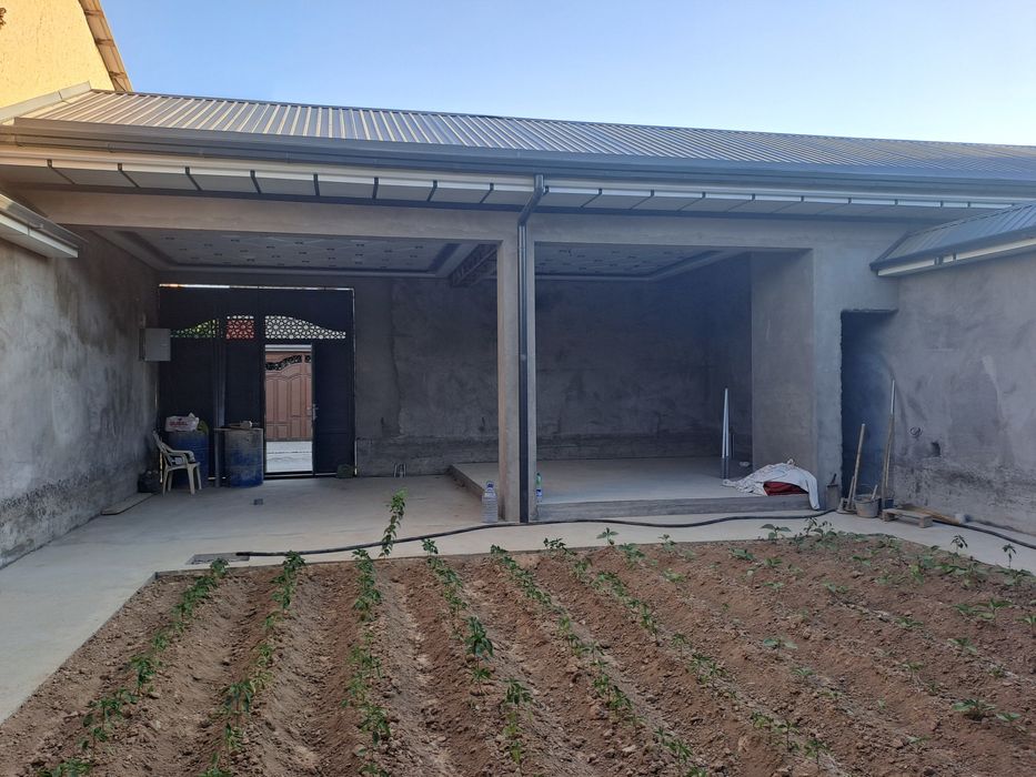 Uy sotiladi 3 sotix 5 xona srochni