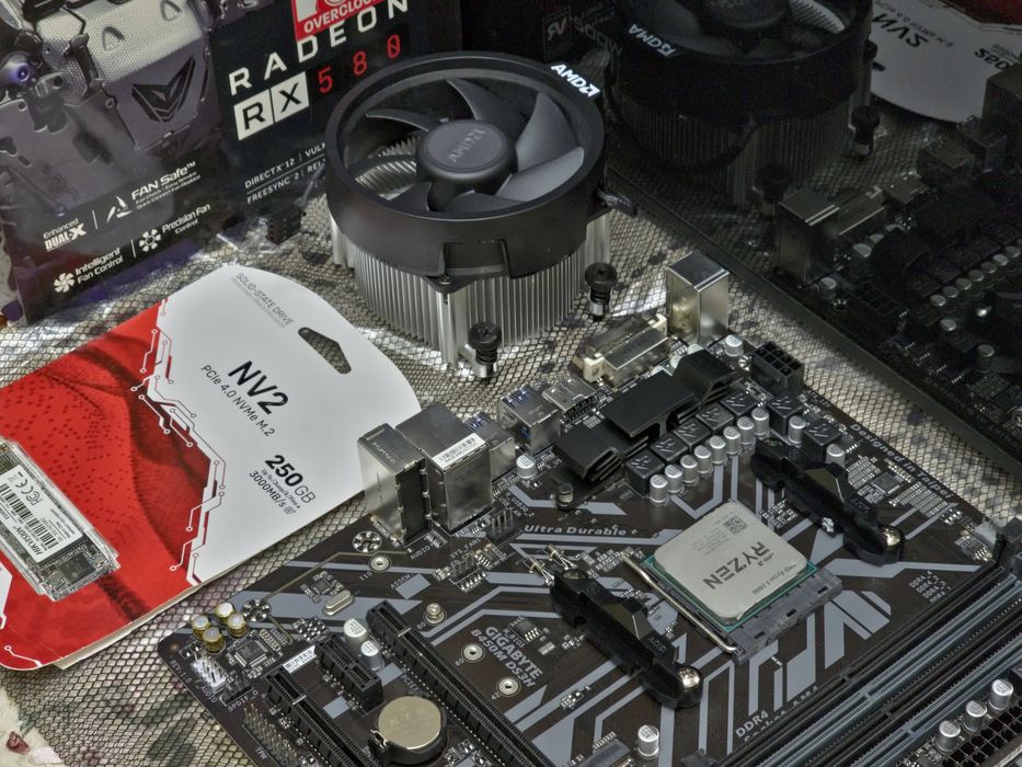 Kit componente PC (RX 580, Ryzen 5 3400G, B450, SSD) -  sau pachet