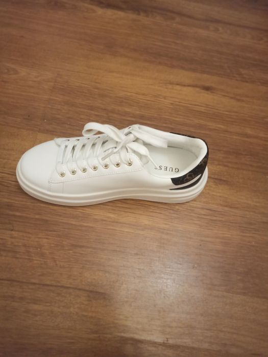 Pantofi Guess mărimea 37