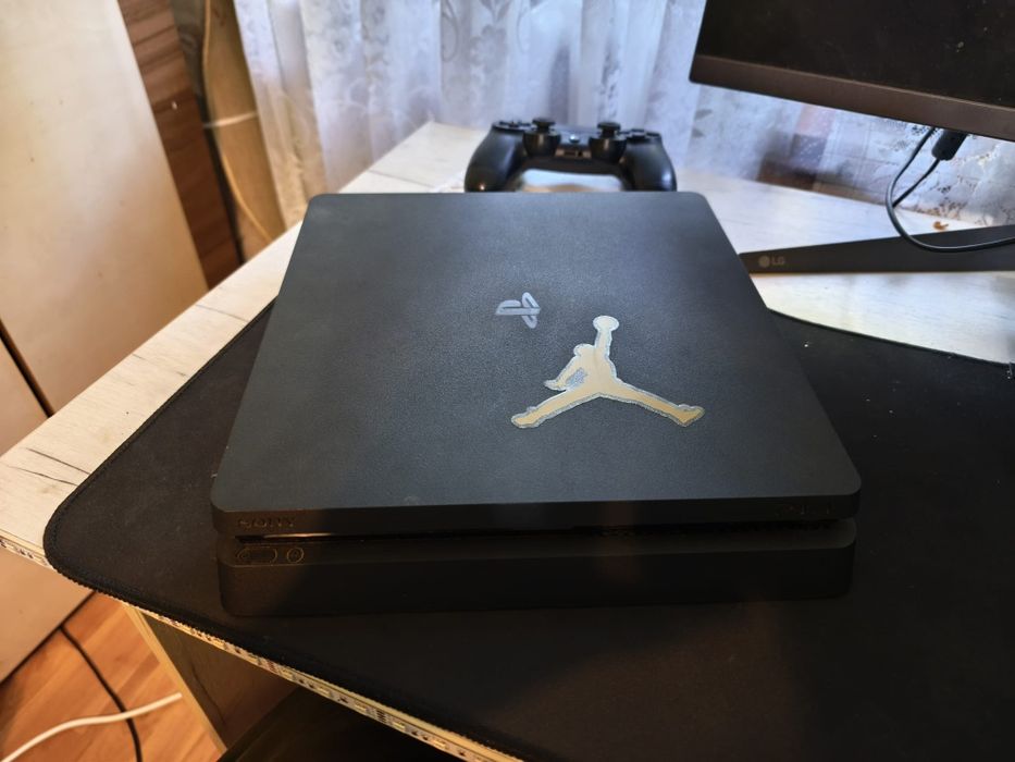 Vând PlayStation 4 slim+ sistem VR întreg
