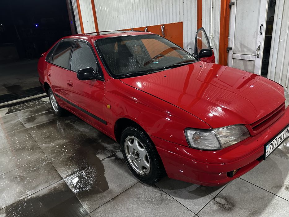 Продам машину карина е carina e