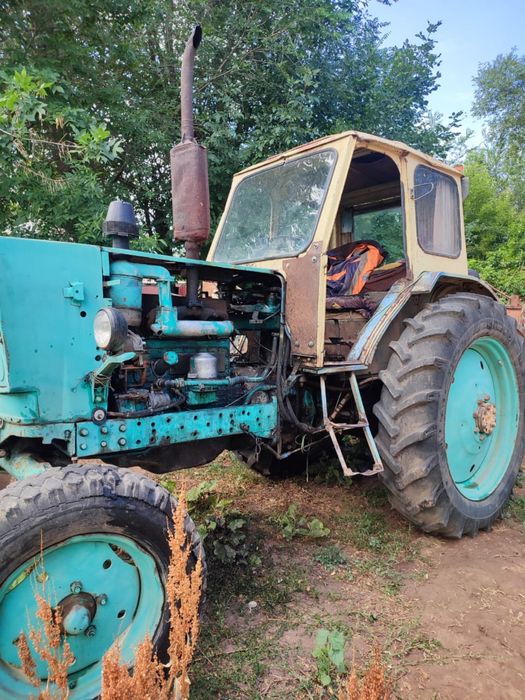 Трактор с прессом