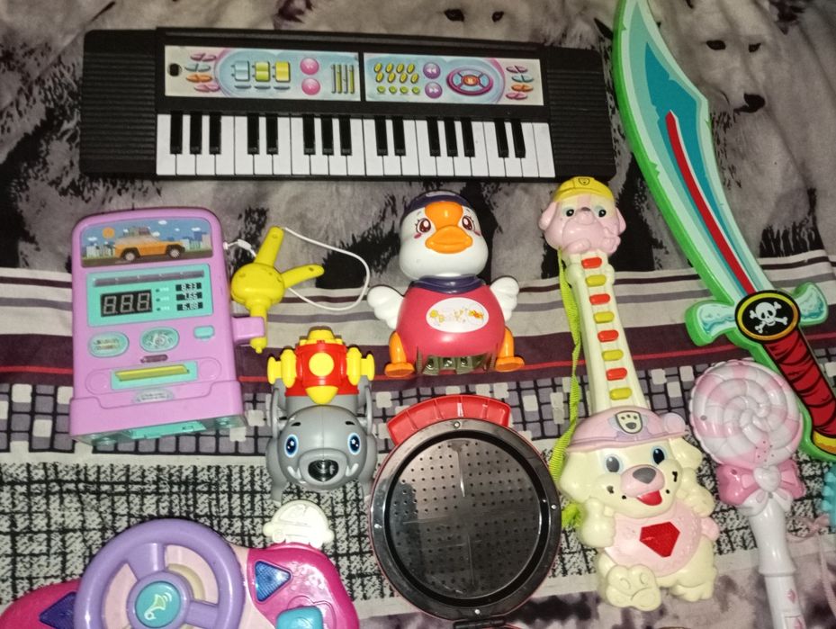 Продам музыкальные игрушки