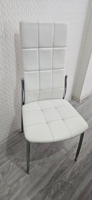 Трапезна маса с шест стола