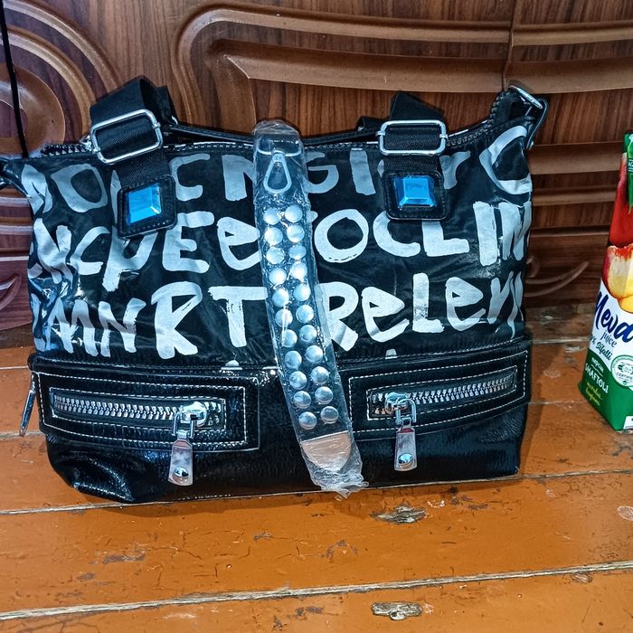 Сумкалар новый, базарда 200-180мың сум. Бизде 100мың сум