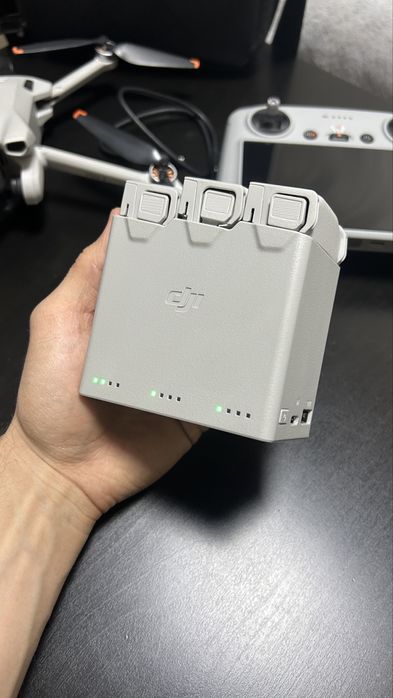 Продам дрон/квадрокоптер DJI Mini 3 RC Fly More combo