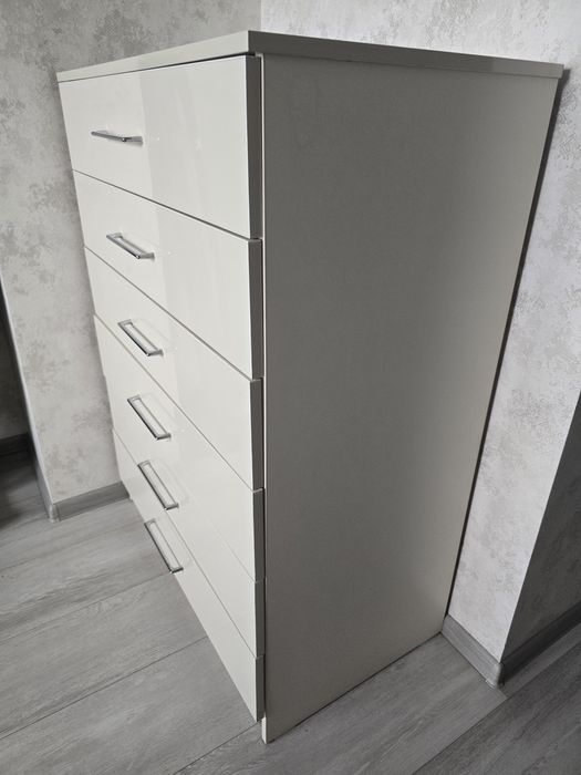 Комод б/у,materiali mdf ustki qismi akrildan qilingan