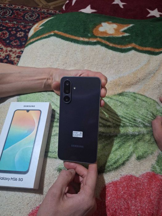 Samsung M36 5g почти новый. Каробка имеется