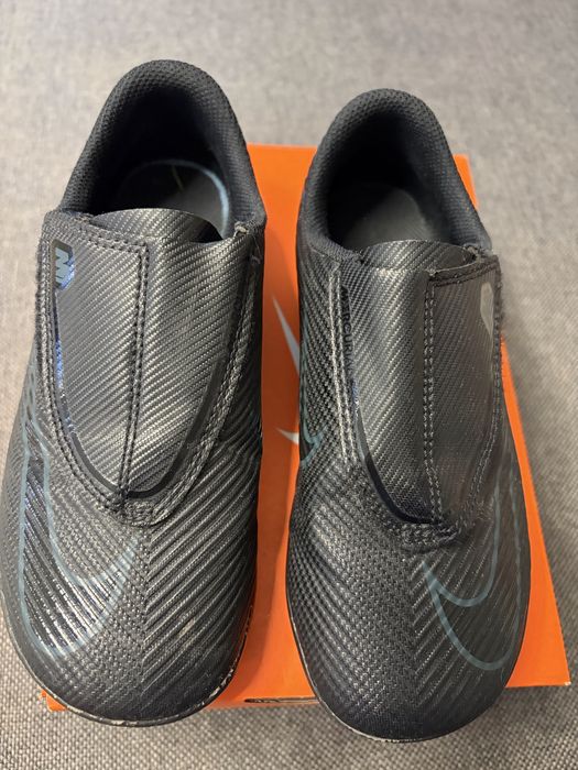 Футболни обувки стоножки