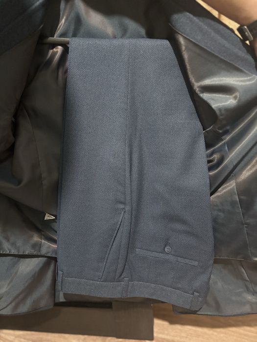 Продам костюм новый