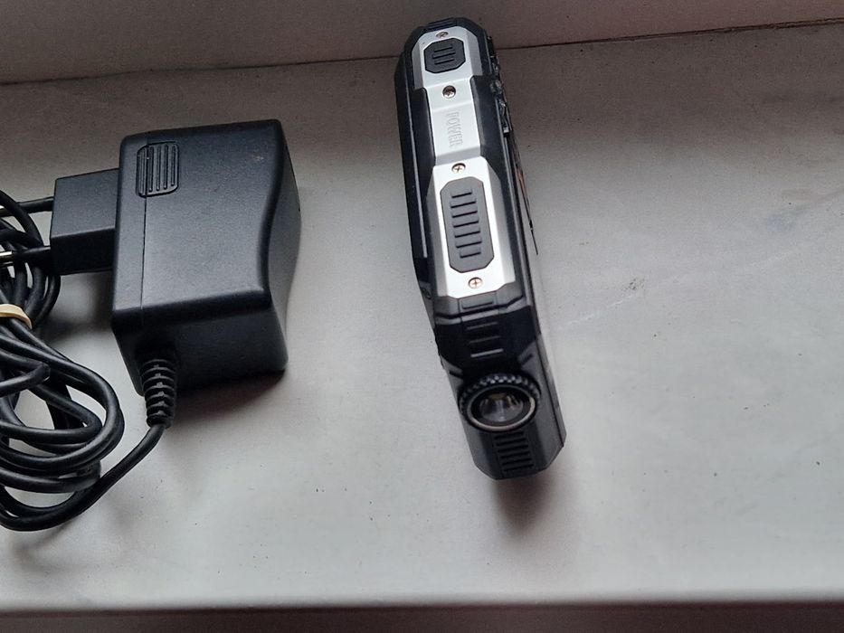 Telefon cu lanterna led, special pentru Seniori sau lucru in construcț