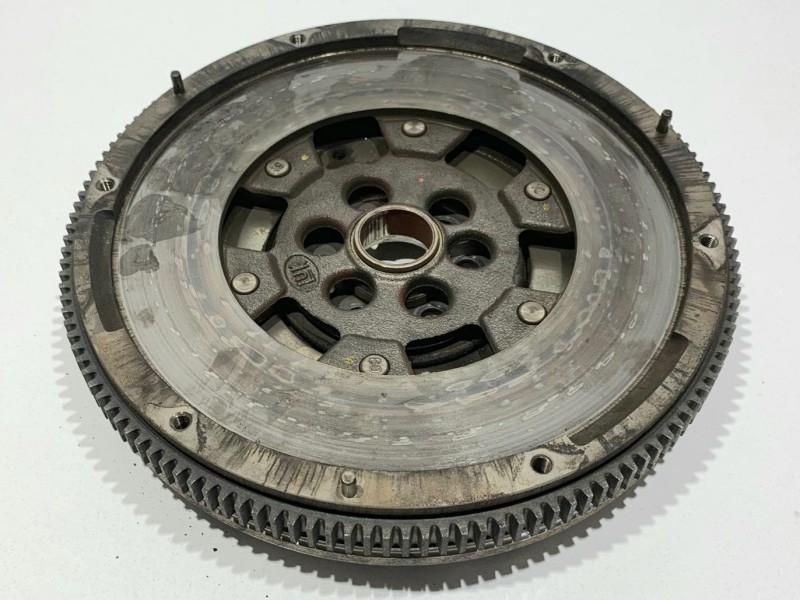 Volanta masa dubla LUK Volkswagen Jetta 6 04L105266B 2.0 tdi cutie man