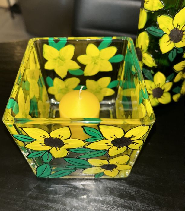 Рисувани свещник и светеща бутилка