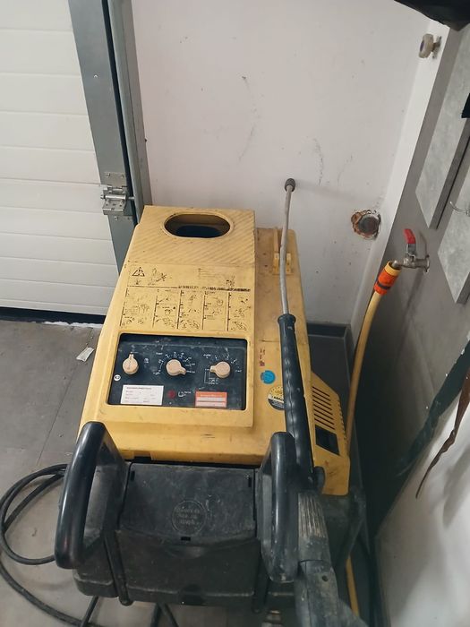 Karcher cu apa calda și  presiune mare