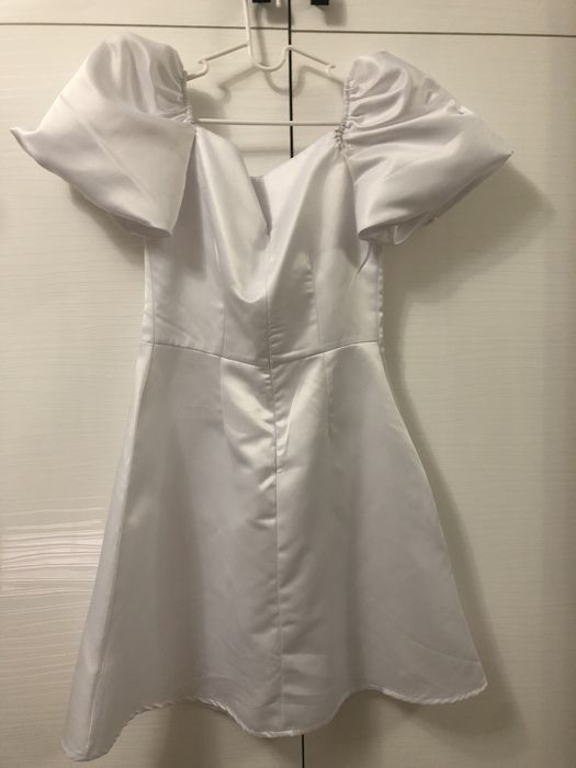 Нежное белое платье