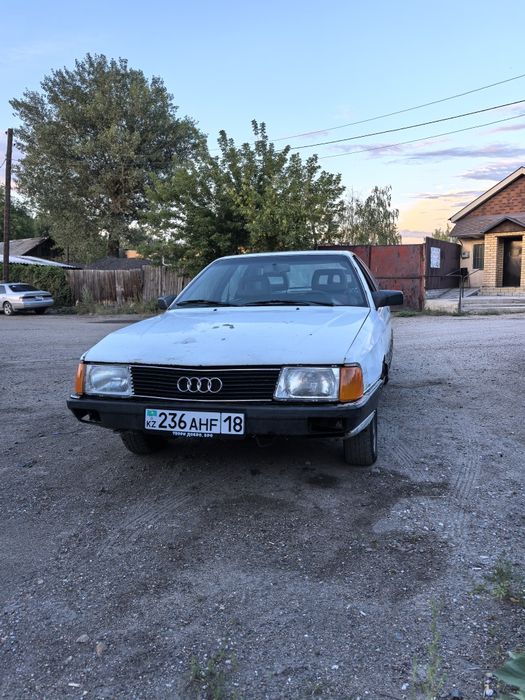 Ауди 100 на ходу