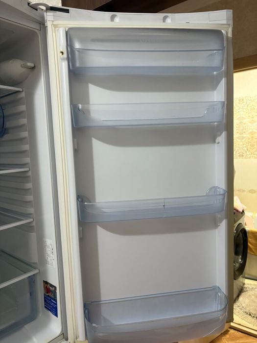 Продам холодильник.     .