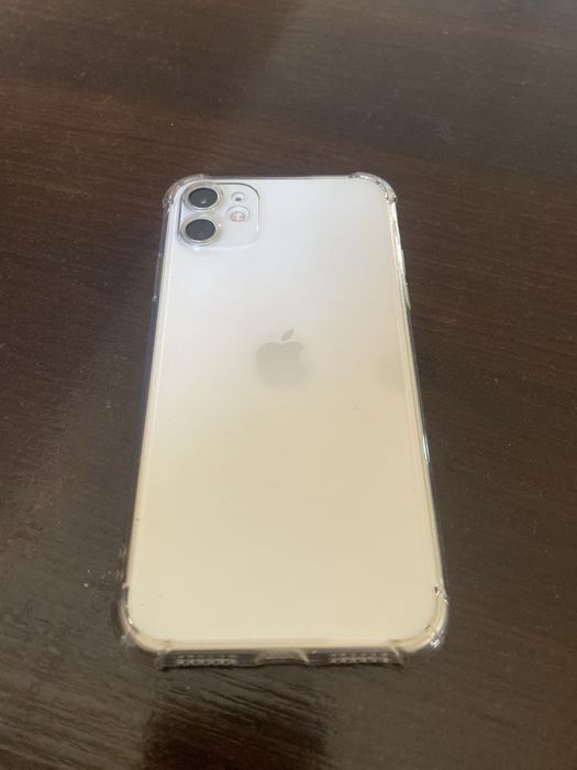 Срочно продам айфон 11 белого цвета