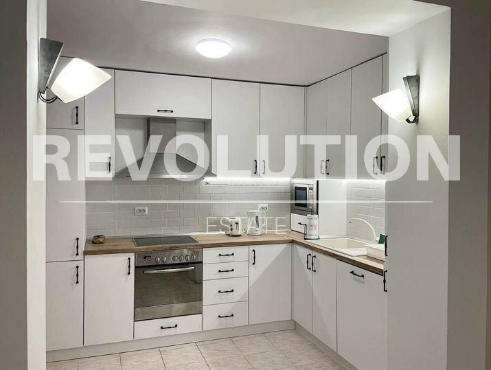 Дава се под наем Многостаен апартамент в Варна, Център - 135 кв.м за 797.64 € - Снимка #2