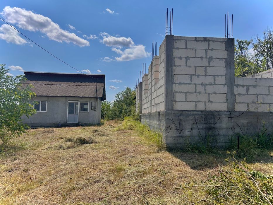 Casa cu teren de vânzare