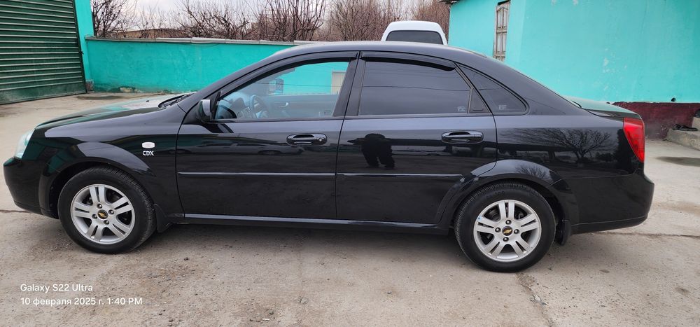 Ласетти 1.8 сотилади