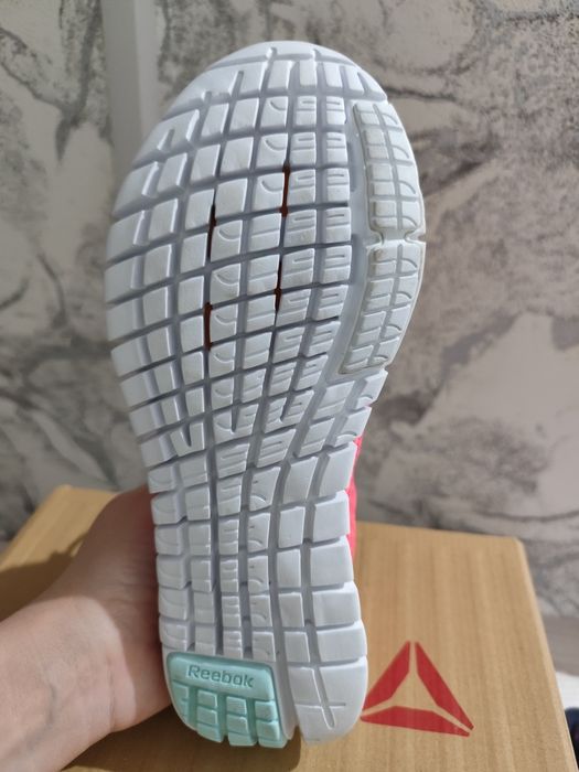 Новые кроссовки Reebok