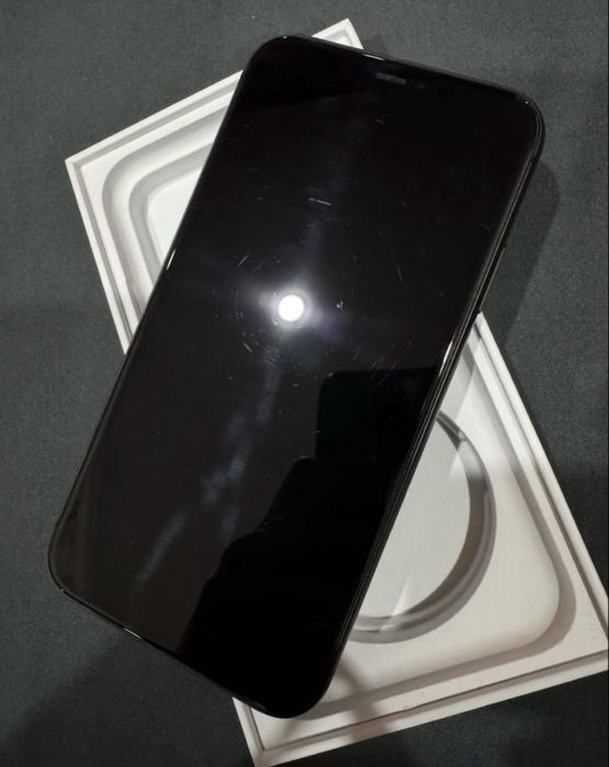 Продам айфон 11