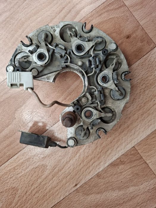 Продам генератор ВАЗ 2110 на запчасти.