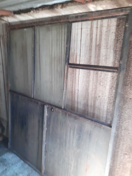 Масивна метална врата