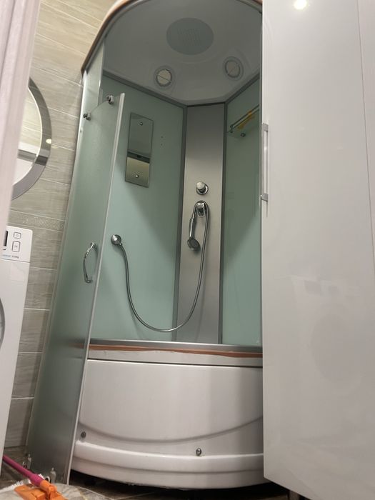 Душ кабина с высоким поддоном