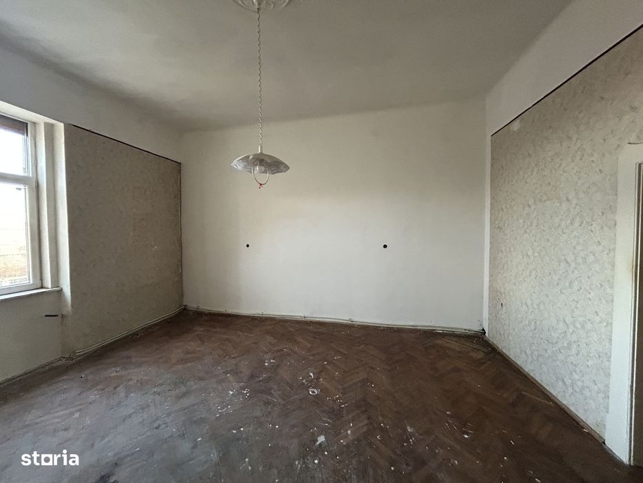 Vand apart.3 cam.st.181 mp., zona Ceaikovschi,et.2/2,acoperis nou