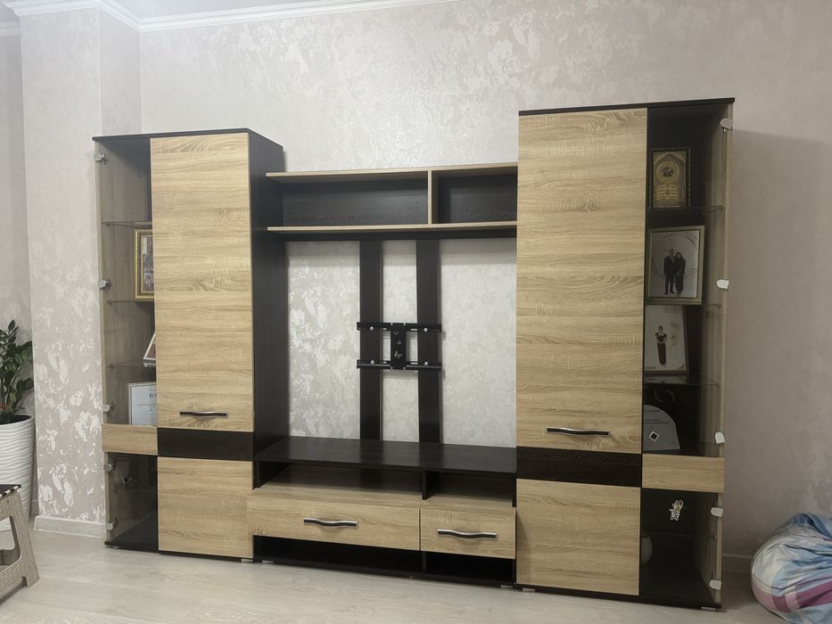 Срочно продается шкаф для гостиной