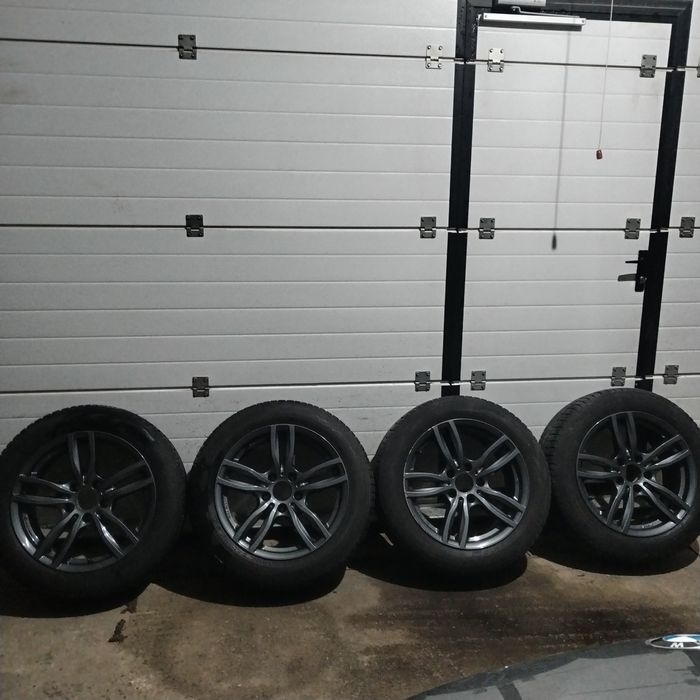 Jante originale BMW cu anvelope de iarnă Nokian 225/55/R17
Jante Evolu