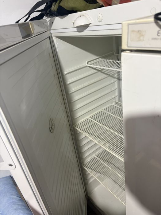 Продавам работещ охладител Leabher!
