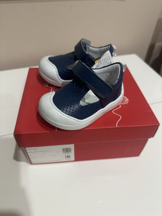 Продам детские сандалии