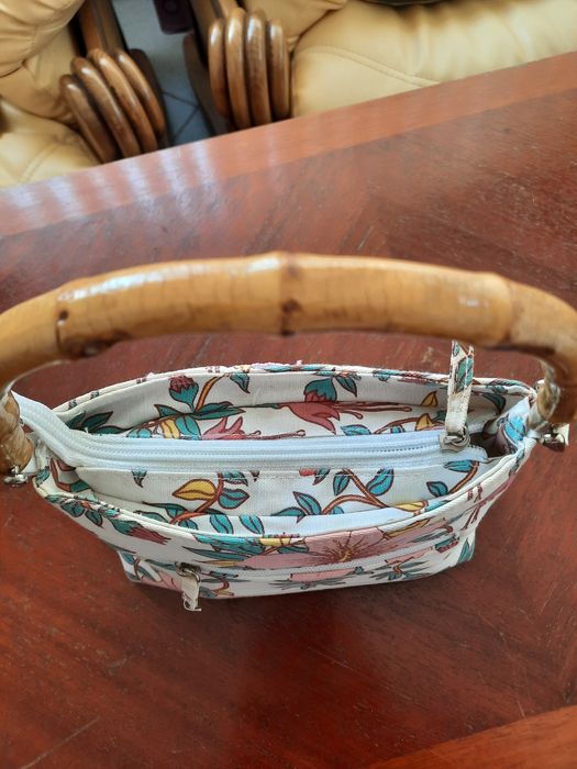 Minunată geanta de vara cu mâner de lemn