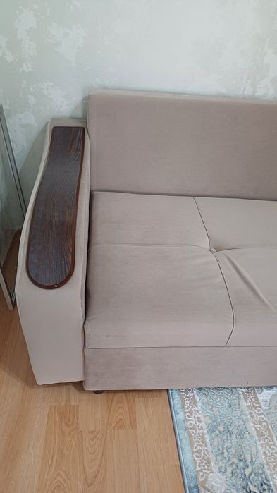Продаю диван срочно