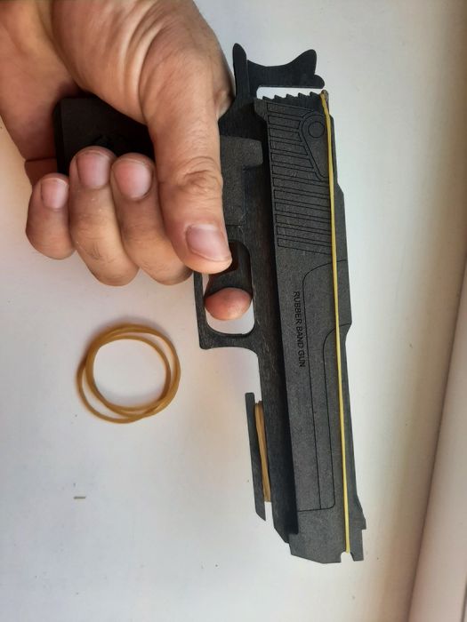 Пистолет резинкострел из дерева