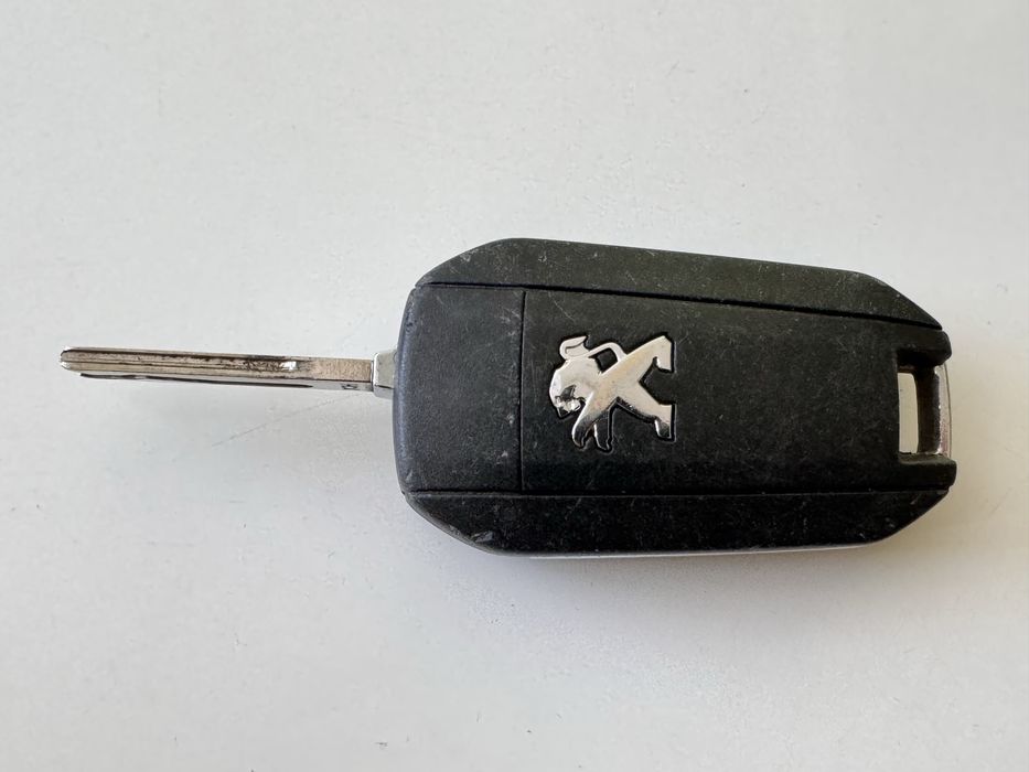 Ключ Peugeot оригинален с 3бутона 208/308/508