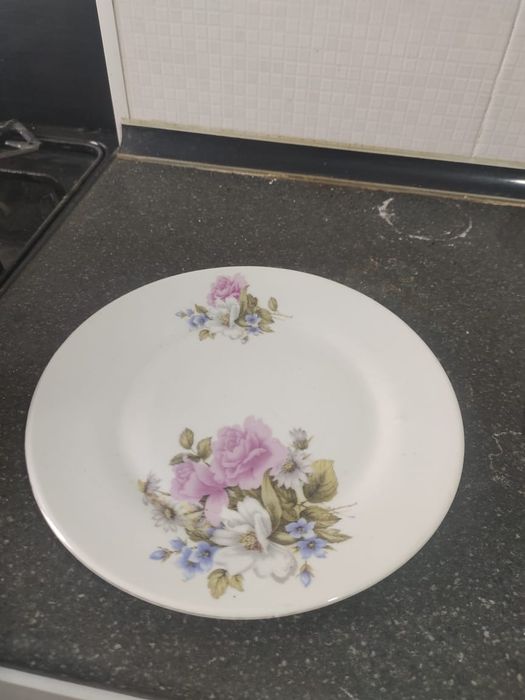 Тарелки, разные,600