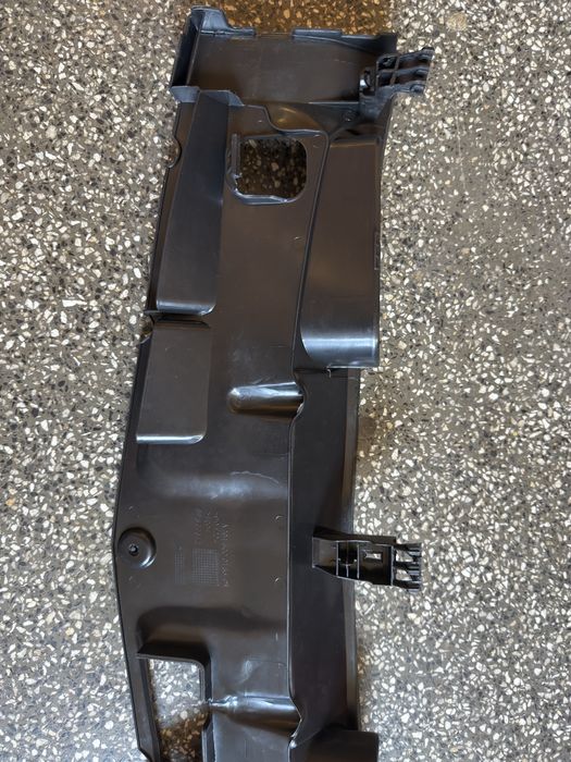Нова кора под преден капак за Mercedes W204