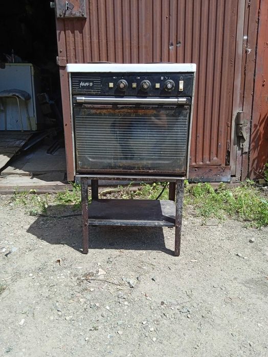 Продам электрическую плиту