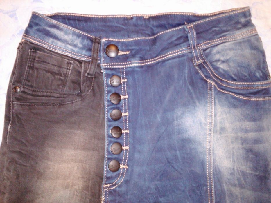 Интересни с сив и син крачол еластични екстравагантни, елегантни дънки