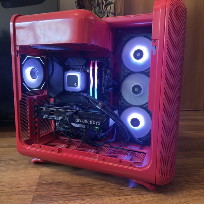 Геймърски компютър/ I7 10700K/Водно/32GB/RTX 5070/1TB SSD+1TB HDD