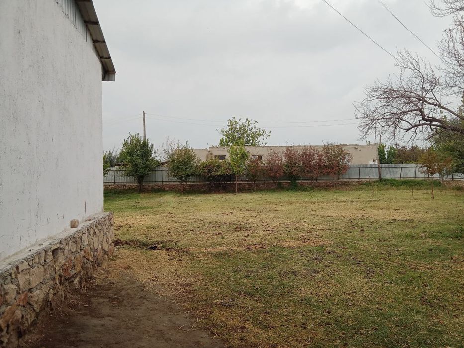 Когон тумани Кизилолма кишлогида 15 сотихли тайёр ховли сотилади.