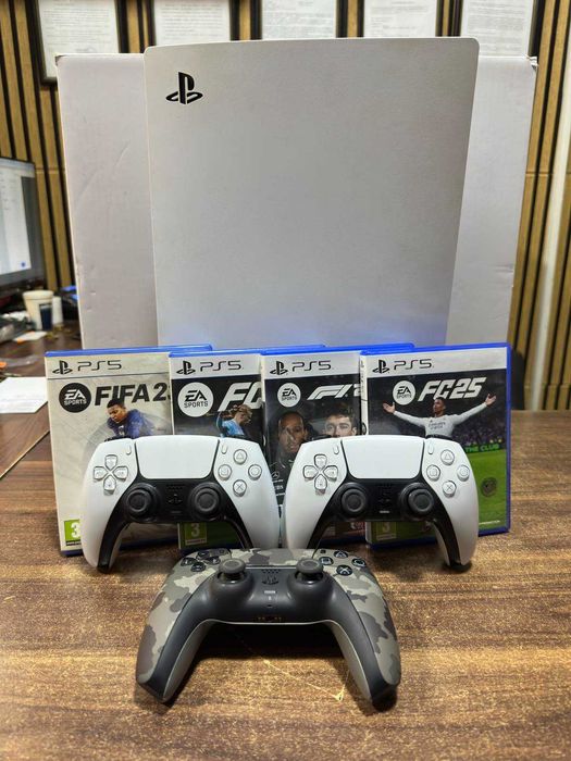 Sony PlayStation 5 Disc Edition с 3 джойстика и 4 игри