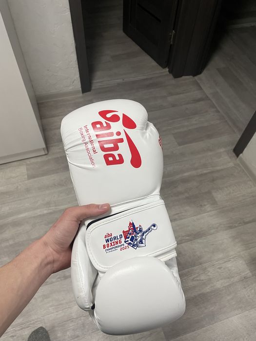 Продам боксерские перчатки Aiba новые