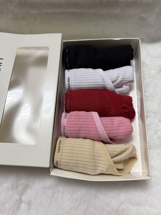 Set de 5 perechi chiloti tanga Calvin Klein L