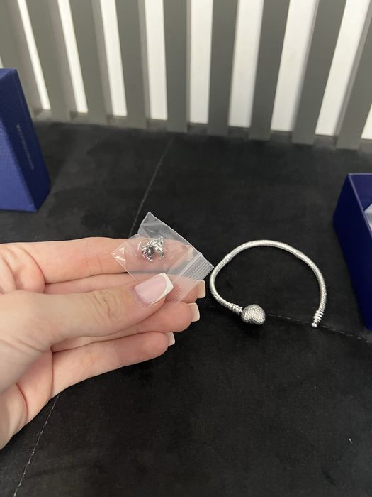 Bijuterii Pandora purtate